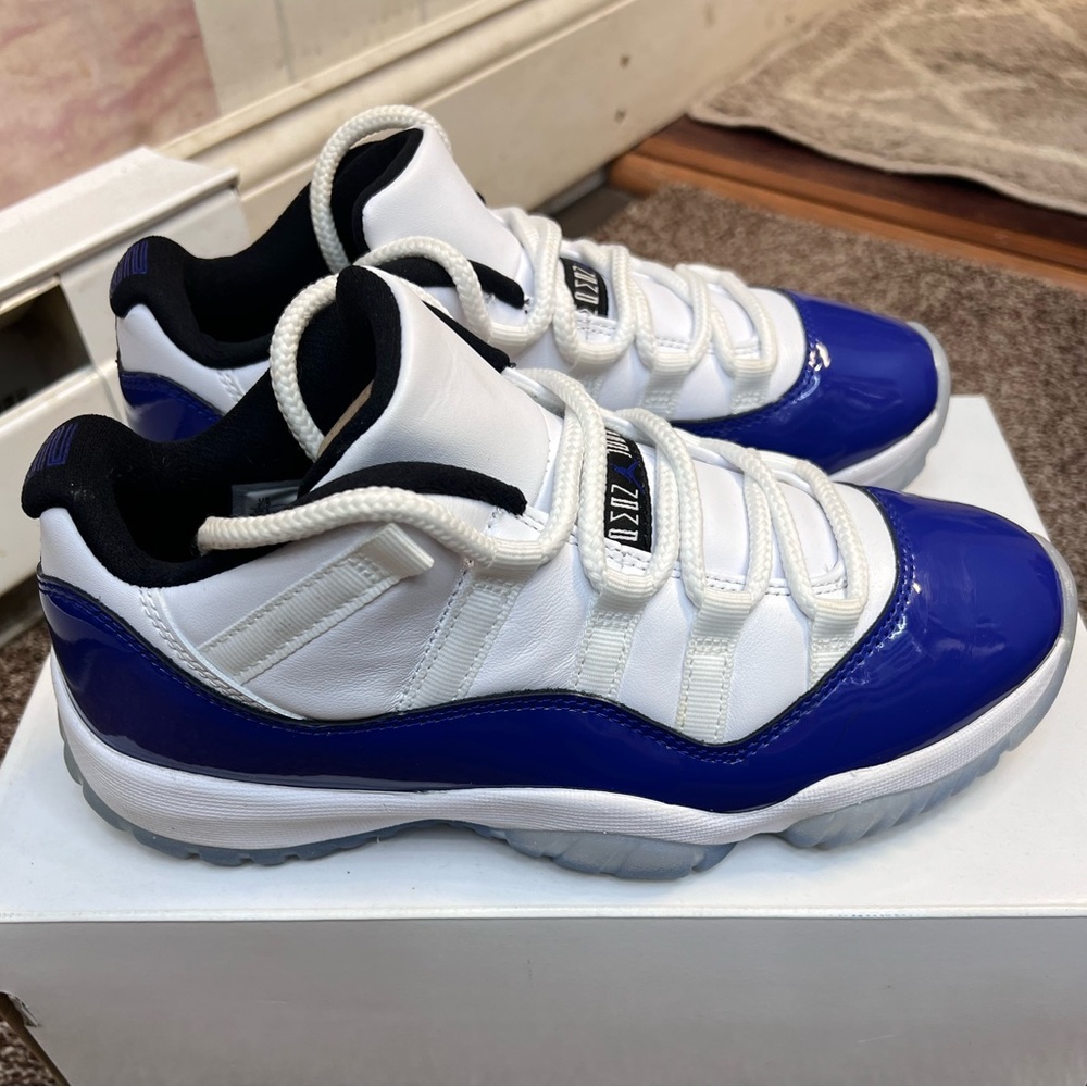 Women’s Nike Air Jordan Retro Low 11 size 7.5 “Concords”